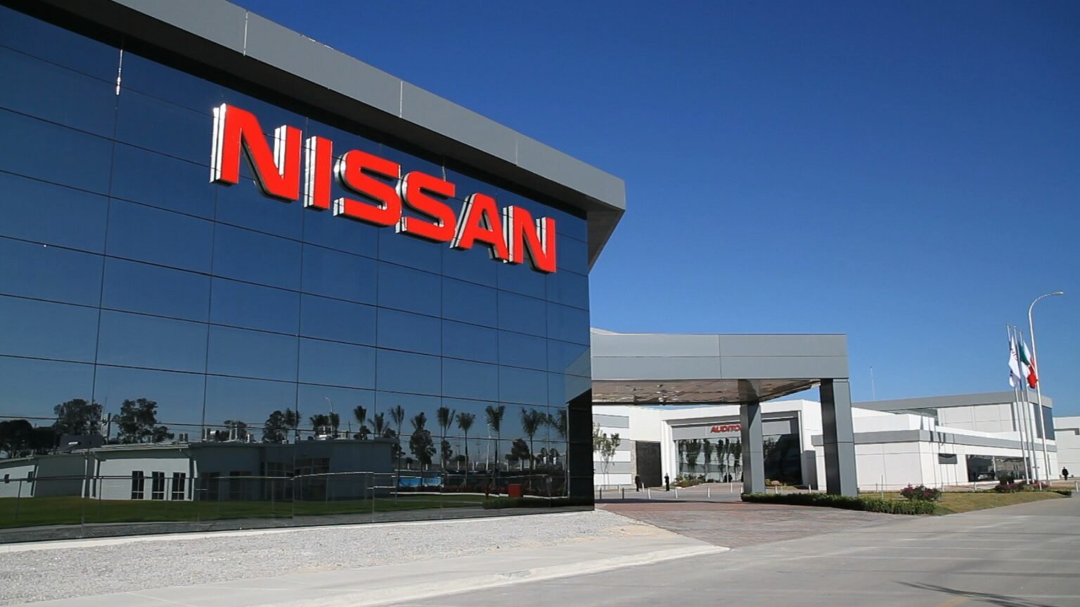 USA: Nissan raises global EV targets; to boost U.S. input